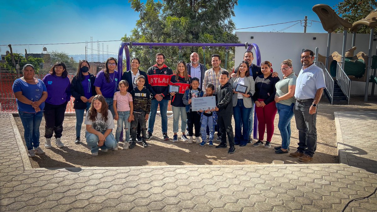 AtlasFC's tweet photo. Con la misión de @GanarSirviendo y a través de nuestro programa de responsabilidad social #ValorRojinegro, Atlas FC, Eurocolors y @FDibujando inauguran el área de juegos del Centro @MayamaAC Tlaquepaque ❤️🖤

🗞: https://t.co/CyM8q4UHCL https://t.co/wM99DH8Wmj