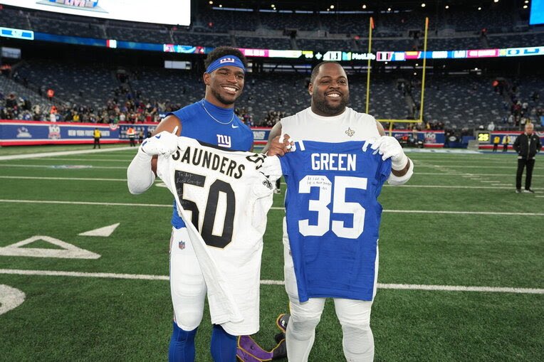 NewMe1998's tweet photo. Parkway Central High School Alums‼️ @pchcolts @A_JR20 and @khalenNOTkaylen Saints vs Giants 2024 #coltspride @CoachGoldenberg @PCHFOOTBALL https://t.co/U4o70DuCTS