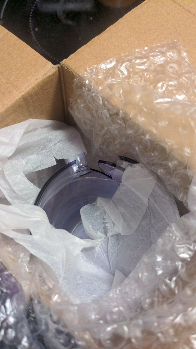 kaylamaeNOT's tweet photo. Emailed @DAVIDsTEA customer service over a week ago about this mug that arrived shattered and have yet to get a response. Apparently they don't care about a customer service.

I know that @nailogical would never treat her customers like this, which has me extra disappointed. https://t.co/kV77uDBr3t