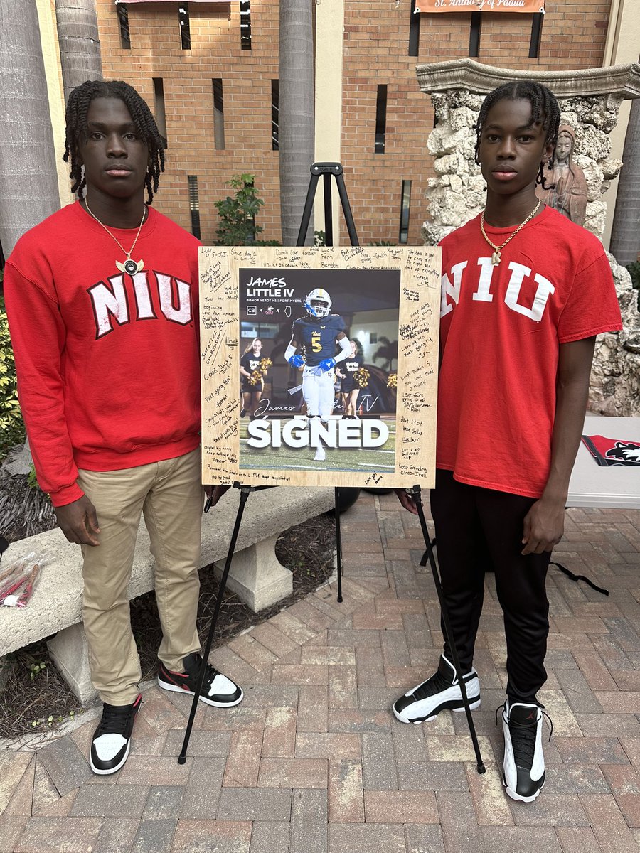 james_little_iv's tweet image. 🖊️ to 📄
NSD’25 Ceremony!
@NIU_Football @tyboles3 @CoachAWang @NIUCoachHammock @NickBenedetto_ @CoachDJBland 
#HU2KIE5 | #TheHardWay