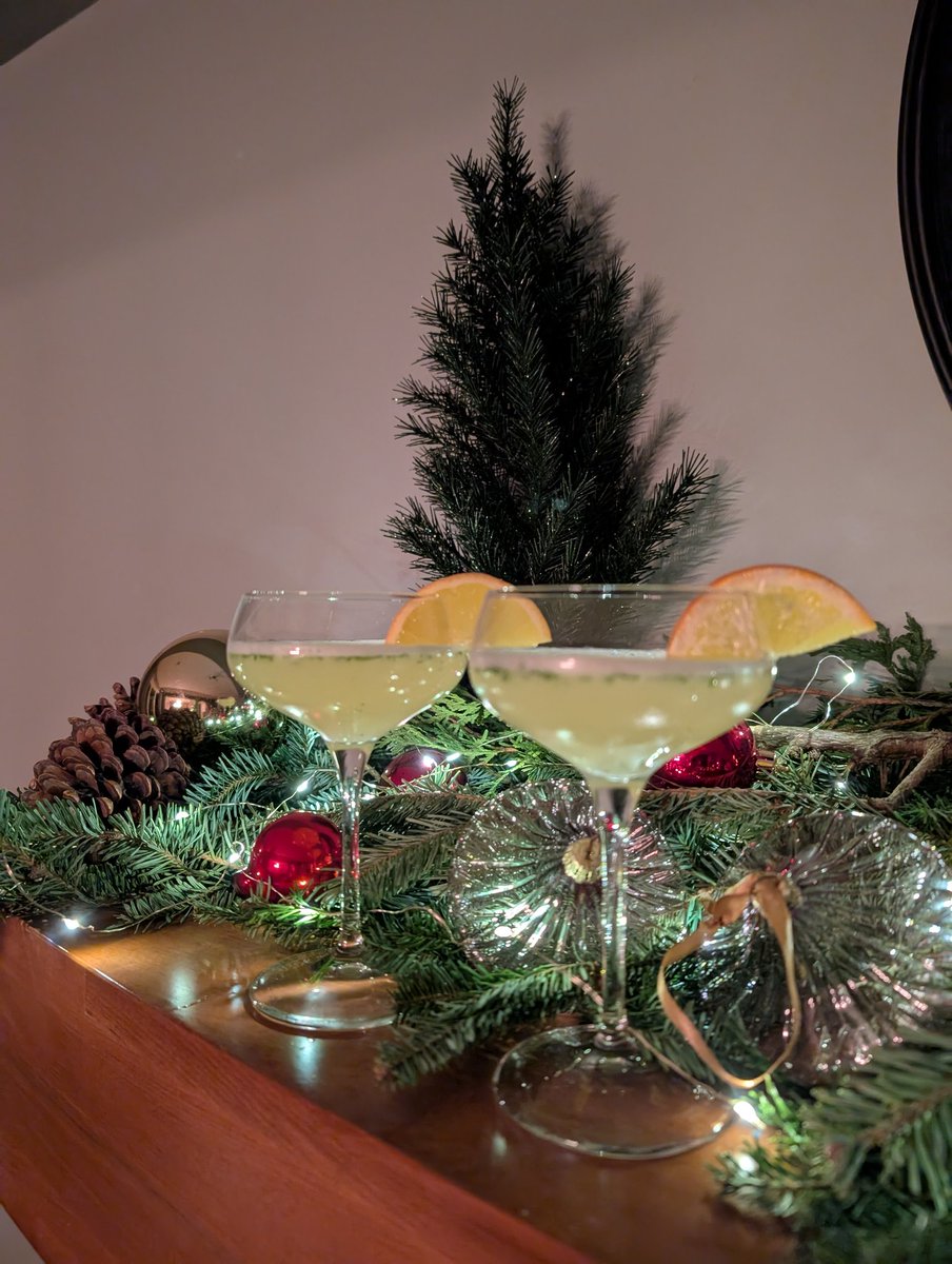 Listening to ABBA and drinking Dancing Queens on Day 10

#CocktailCalendar2024