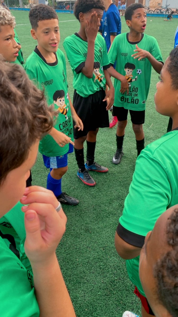 SrgioLuizRocha1's tweet photo. Hoje foi dia de Atividades no Projeto Carlão Batendo um Bolão no Campo do Carlão em Nova Brasília com as crianças da Região #fazoC #maneiroeCmaneiro https://t.co/4iZ1G6Gt6b
