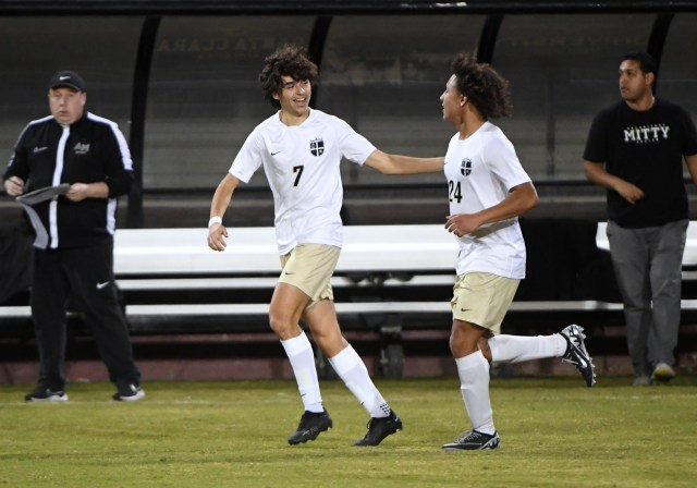 🚨 NEW 🚨
⚽️ PREP BOYS SOCCER RANKINGS ⚽️
📈 BAY AREA NEWS GROUP TOP 10 📉
mercurynews.com/2024/12/10/hig…
<a href="/DarrenSabedra/">Darren Sabedra</a> <a href="/joseph_dycus/">Joseph Dycus</a> <a href="/nathancanilao/">Nathan Canilao</a> <a href="/GReeves23/">Glenn Reeves</a> <a href="/JensenPhil/">Phil Jensen</a> <a href="/VytasMazeika/">Vytas Mazeika</a> <a href="/MikeNowels/">Michael Nowels</a> <a href="/MitchBookLive/">Mitch Stephens</a> <a href="/WCALSports/">WCALSports</a> <a href="/CalHiSports/">Cal-Hi Sports</a> <a href="/HaroldAbend/">Harold Abend</a> <a href="/sfhsathletics/">Saint Francis HS</a> <a href="/leftwich/">Mike Lefkow</a> <a href="/cifccs/">CIF - Central Coast Section</a>
