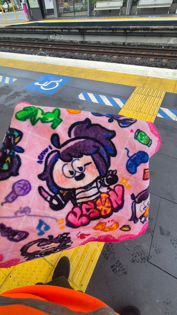 trentacusx's tweet photo. Humid, sweaty, and rainy day! Got the Boss's JP Fan Meeting hand towel to keep me somewhat dry! #ksonONAIR #kson #ksonfanmeetingJP #workdays #railworker https://t.co/h3DZG2BtG4