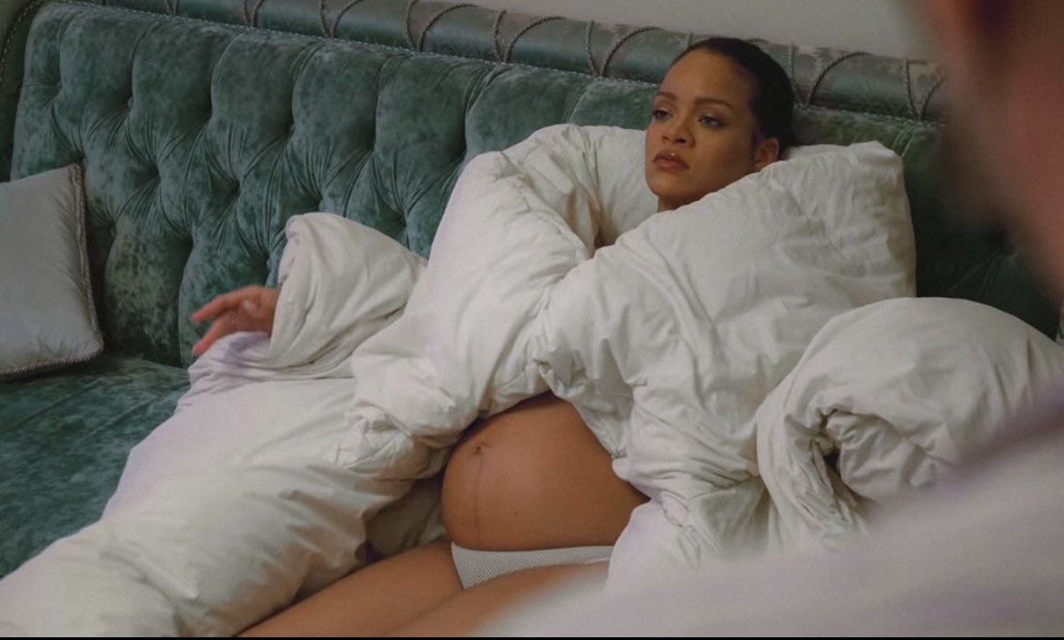 RihannaServes's tweet photo. https://t.co/Myb1HO3Eea