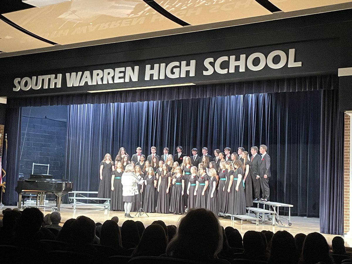 SouthWarrenHS's tweet photo. Our choirs were amazing tonight! They spread some beautiful holiday cheer! #NextLevelOfGreatness https://t.co/FUiIIgHrSy