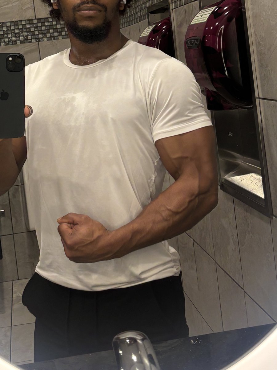 Jred216's tweet image. 255 #benchmax
10 lb away from HS max, I’m *almost* back n better