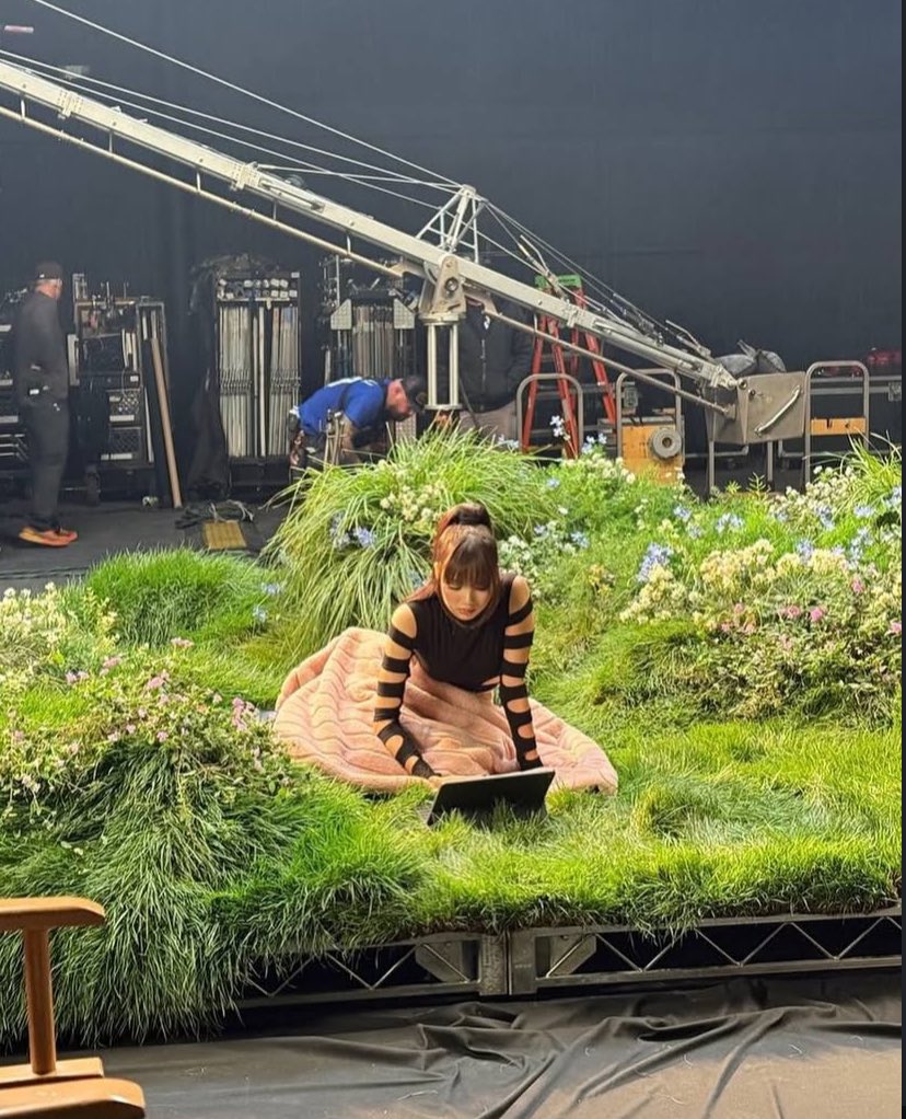saifon87439436's tweet photo. โหวต

Best Colaboration Asian Pop Music Awads 2024 : People's Choise Award #LISA x #Rosalia #NewWoman
#APMA2024 @APMAHK https://t.co/Kdm7GAZI8H