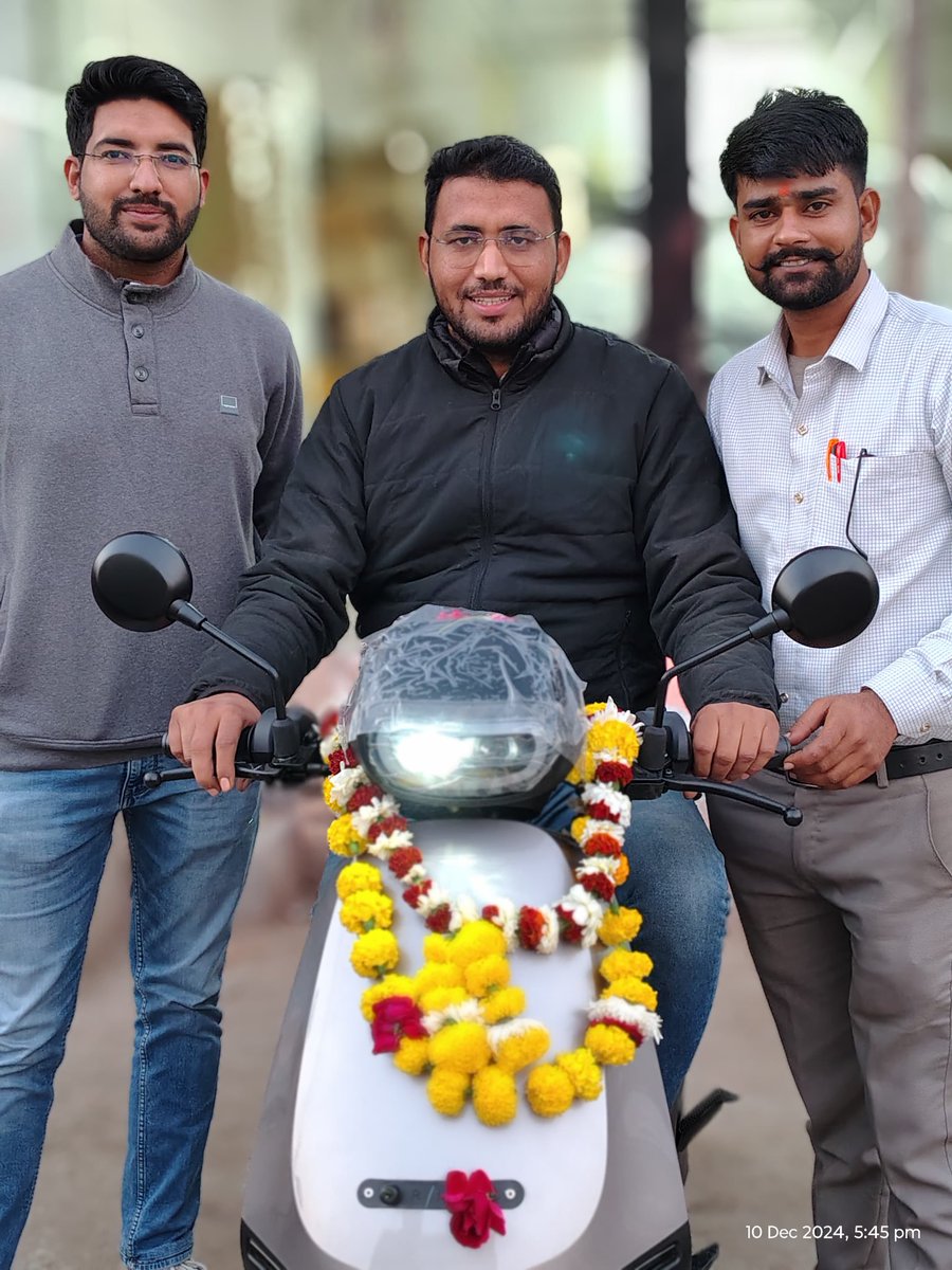 Dadarwal7's tweet photo. आख़िर प्रदूषण और ईंधन मुक्त पहला EV वाहन ले ही लिया !

#SaveEnvironment
#Savepetrol 
#OLAElec    @dilip_goliya @SaranLucky3 https://t.co/8O2qE46qtA