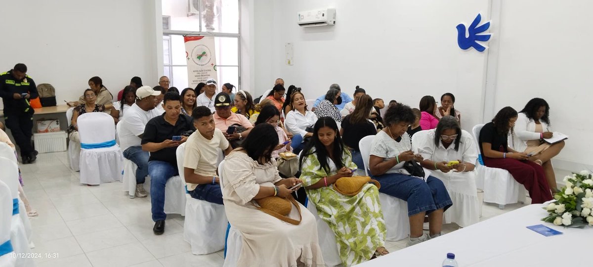 ONUHumanRights's tweet photo. Con reconocimiento a labor de defensores y defensoras de #DDHH se conmemora el #diaderechoshumanos en La Guajira junto a la Plataforma #CODEPAZ y @LAGUAJIRAGOB Fuerza, resistencia, compromiso por la defensa del territorio, el agua, la vida. #NuestrosDerechosNuestroFuturo https://t.co/FF7n30yjGo
