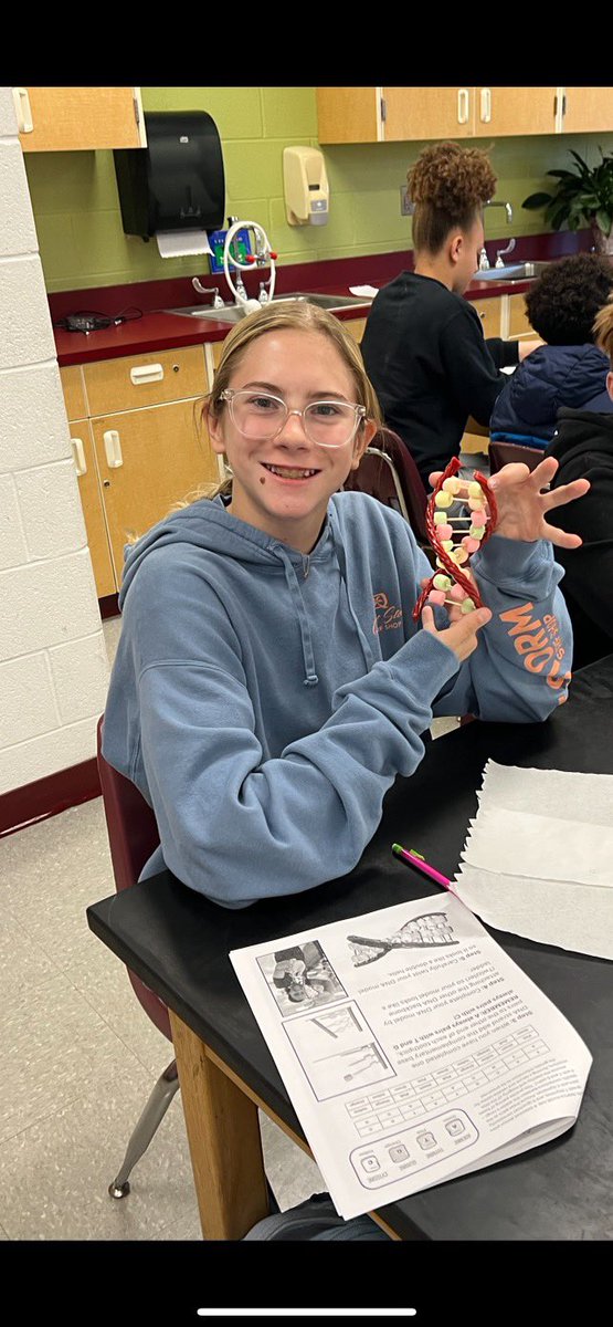 MMS_WOLVES's tweet image. 🧬🍬 Mrs. Hall’s 7th graders applied their DNA structure knowledge during the Sweet DNA Lab! Using candy, they created models of DNA to see science in action. What a fun and tasty way to learn about genetics! Great job, everyone! 🍭👩‍🔬

#STEMInAction #LearningIsSweet