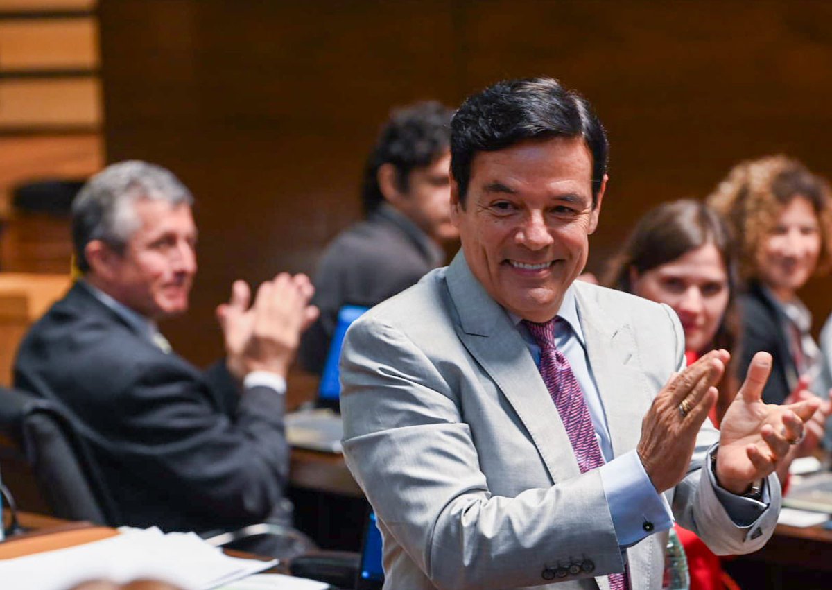 La Cámara de Representantes renovó sus autoridades

👏🏻👏🏻Felicitaciones a <a href="/herrerayflia/">Oscar Herrera Ahuad</a> , reelecto como Presidente, y a <a href="/JCesino/">Jorge Martin Cesino</a> , electo como Vicepresidente Primero. 

Y el mayor de los éxitos para el Dr. Juan Pablo Espeche, primer Fiscal Especializado en Cibercrimen.