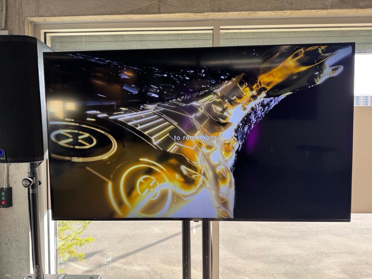 rendernetwork's tweet photo. Highlights from the @ArtBasel @solana Artist in Residence showcase: @dr3fula’s stunning immersive blockchain-native art blending sci-fi futurism, digital sculpture, and on-chain creativity. https://t.co/X9tiY5iMvN