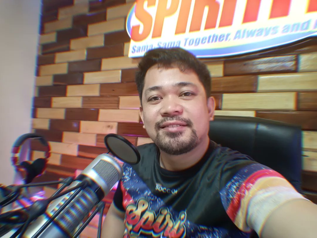 SFMMarkyMango's tweet photo. On Air🤙🏼🎙️🎧📻

#TheMorningGlory
#SpiritBareta
#Easy983 
#MasayaAngPaskoKapilingKa https://t.co/jHTxCKIVsc