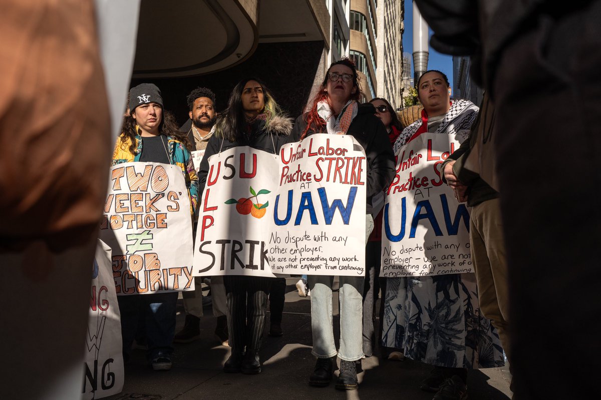 Today the UAW IEB walked away from us after a full day at the bargaining table. The IEB can end this strike any time — but our strike is continuing. 

1/
📸 Jonathan Bloom