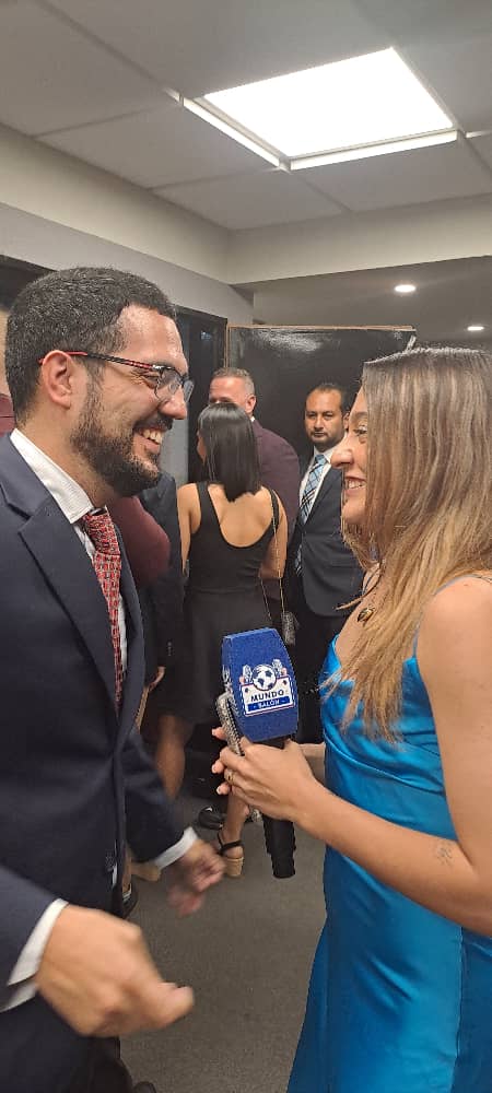 Agusrodweil's tweet photo. Gran iniciativa de @elmundounbalon. Un placer ser invitado a tan distinguida gala que reúne a la familia del fútbol venezolano #PremiosElMundoEsUnBalón https://t.co/DGE36UwwYv
