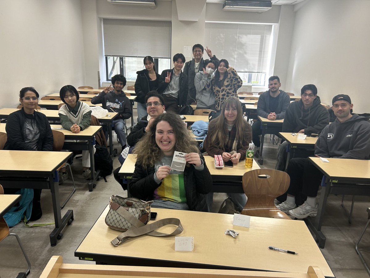 Lingwave's tweet photo. 賞品をかけてみんなでクイズ大会を実施しました♪上智大学の建物に関連したクイズや、日本の文化に関するクイズを出題し、他の国の文化も知る機会になりました！毎週火曜日にランチ会を開催しているので是非いきてください！！また、クリスマスイベントも企画中です🎄 https://t.co/QpIxU2rodC