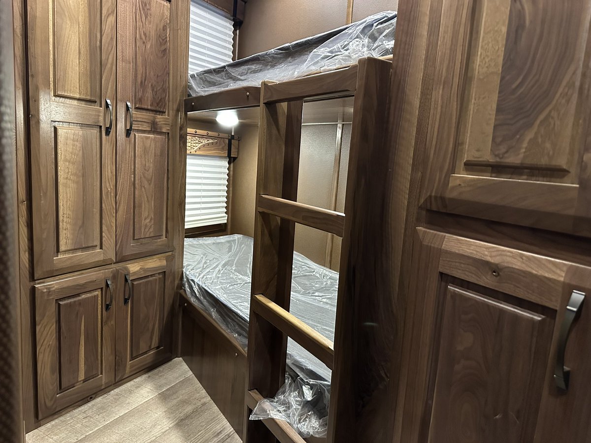 smc_trailers's tweet photo. National Trailer Source has an absolutely STUNNING lineup of ✨NEW✨ SMC’s upstairs at the Las Vegas Convention Center for NFR!! 🎲 

We’ll be set up here until Dec. 14 in Las Vegas, NV! 🎰 https://t.co/Nll8BCpUPX #SMCTrailers https://t.co/nfrOOF1pcK