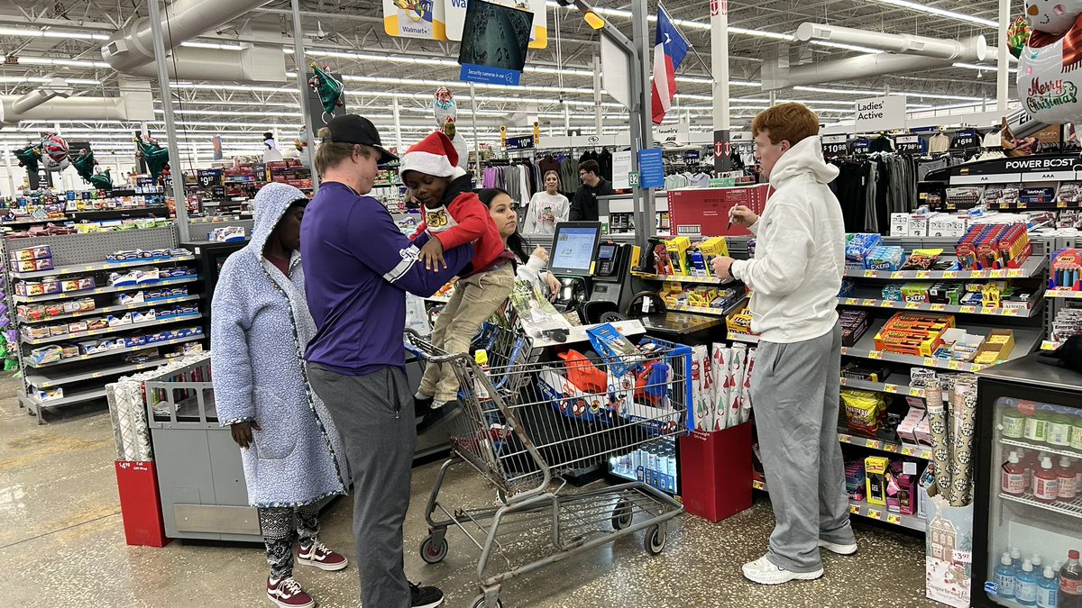 Lumberjack Football (@sfa_football) on Twitter photo Helping make the holidays happen! 🎄🪓
#AxeEm x #EastTexasTough Helping make the holidays happen! 🎄🪓
#AxeEm x #EastTexasTough