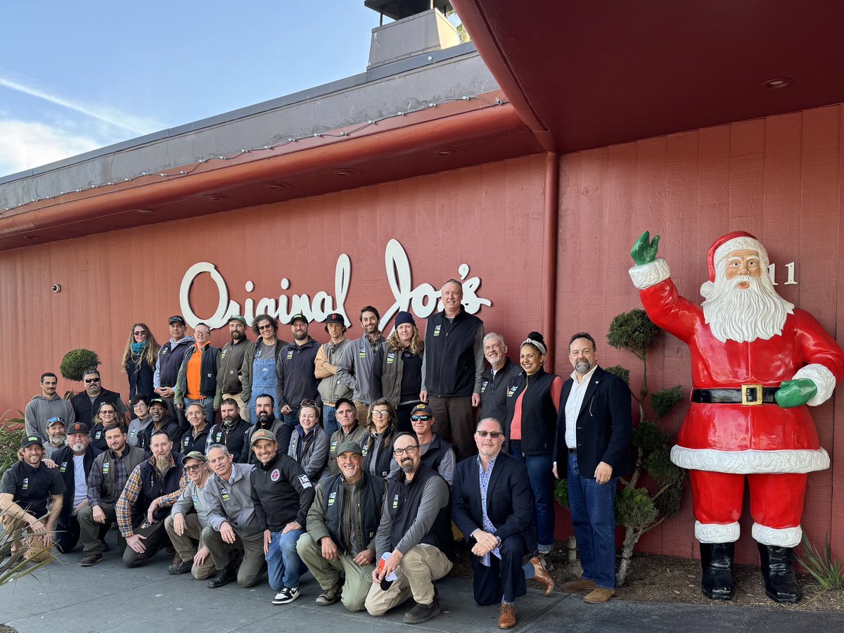 Liuna261pec's tweet photo. #261TeamRPD @originaljoeswestlake for the 11th Annual Joint Labor Management Committee meeting/Holiday lunch. The SFRPD Park Section Supervisors cover the entire city and take mental & physical responsibility for making sure the citizen experience is a safe and enjoyable one 🏆 https://t.co/X4G9TrKMpf