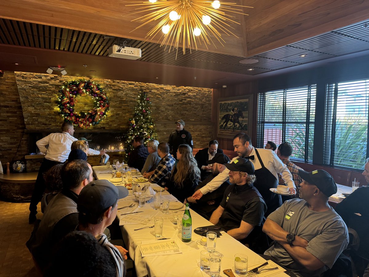 Liuna261pec's tweet photo. #261TeamRPD @originaljoeswestlake for the 11th Annual Joint Labor Management Committee meeting/Holiday lunch. The SFRPD Park Section Supervisors cover the entire city and take mental & physical responsibility for making sure the citizen experience is a safe and enjoyable one 🏆 https://t.co/X4G9TrKMpf