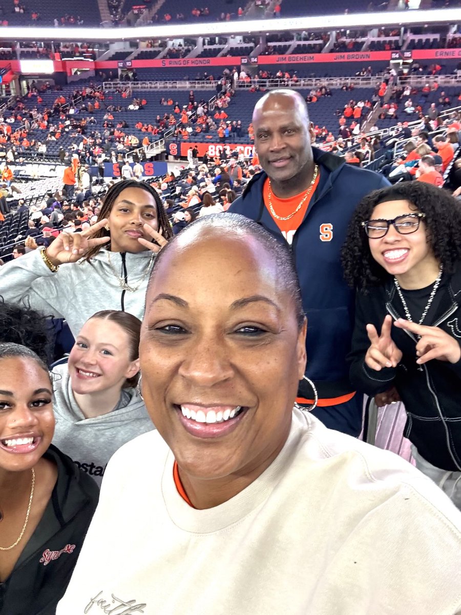 Hanging with a few of my family members at the MBB Game! Let’s Go Orange!👏🏽👏🏽👏🏽👏🏽👏🏽🍊