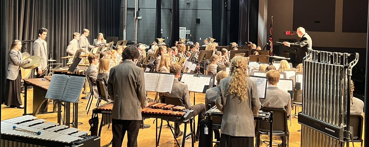 awlshs's tweet photo. A great way to get into the holiday spirit. An outstanding performance by our Jazz, Concert, and Symphonic Band/Winds students at their annual Holiday Concert. @AWHSBand https://t.co/OErj1Tp4J0