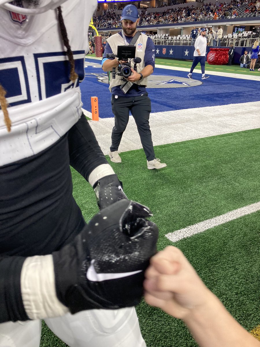 The82Kid's tweet photo. @Foebg_1 A fan of yours for life! Thank you so much for taking time to visit my son last night before the game!! He has not stopped talking about the bump or let the gloves or hat out of his sight! https://t.co/Rc0EfZfl6k