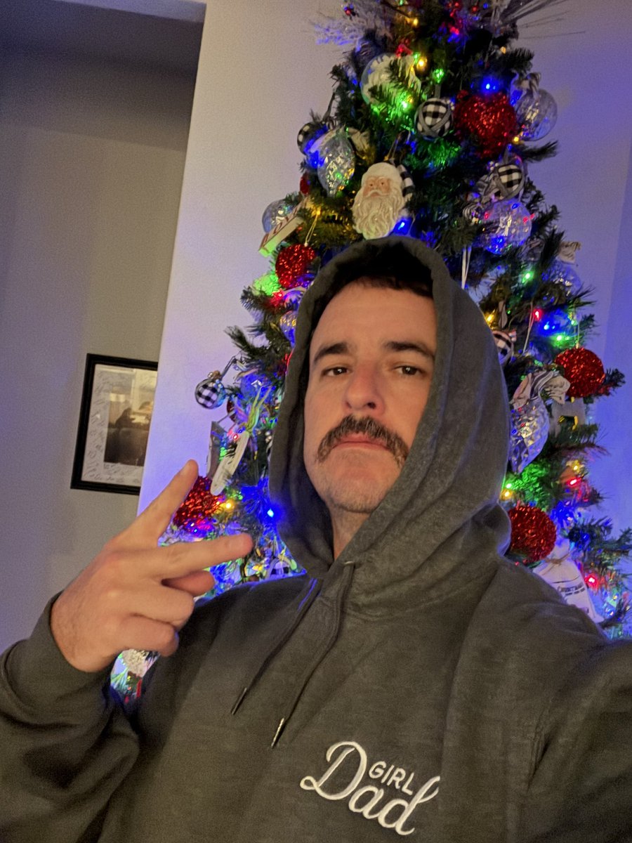 KT_SAFD's tweet photo. @BussinWTB @_willcompton @TaylorLewan77 @jhovey34 @_jackmcpherson 

As a true tier 1 I took full advantage of Black Friday ! This hoodie came just in time for the cold weather! #girldad #barstool #fortheboys https://t.co/fob9JeAgcG