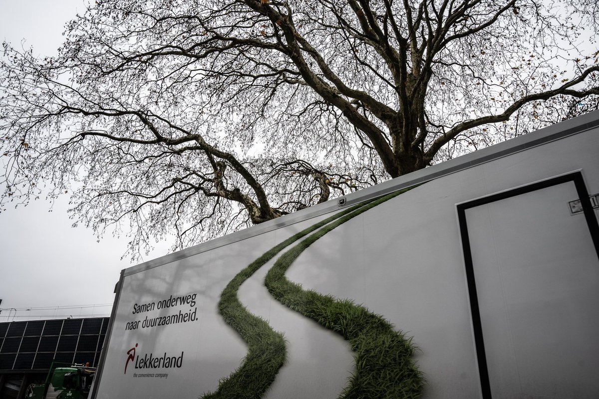 JokeSchot1's tweet photo. Delftseplein Rotterdam 10 december 2024. Hier komt Tree House geïnspireerd op het ecosysteem van een boom. https://t.co/aYAljYh9ZZ