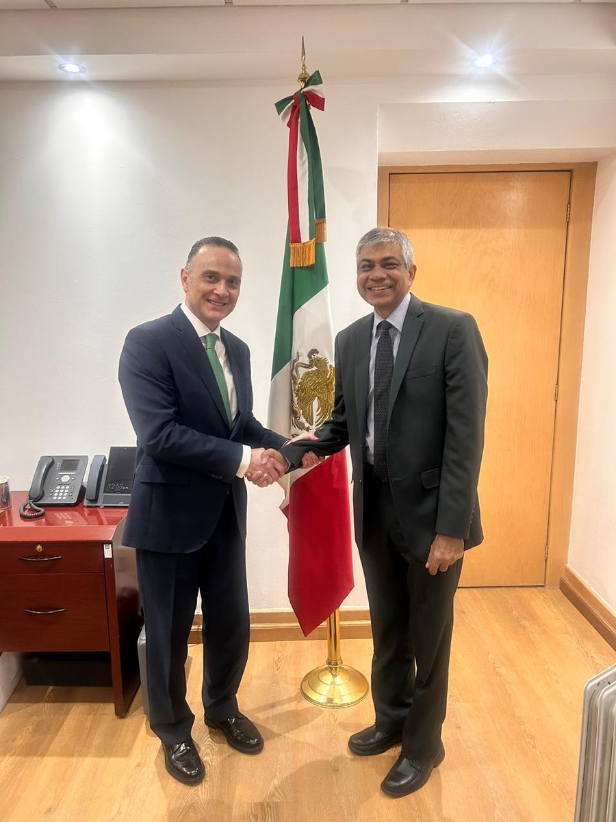 IndEmbMexico's tweet photo. Deepening India-Mexico ties! 

The Ambassador met with the Secretary General of the Chamber of Deputies, H.E. Mr. Mauricio Farah Gebara @mfarahg , fostering a spirit of warmth and friendship. A step forward in enhancing diplomatic relations and mutual cooperation between India and Mexico. 🇮🇳🤝🇲🇽

#IndiaMexicoRelations