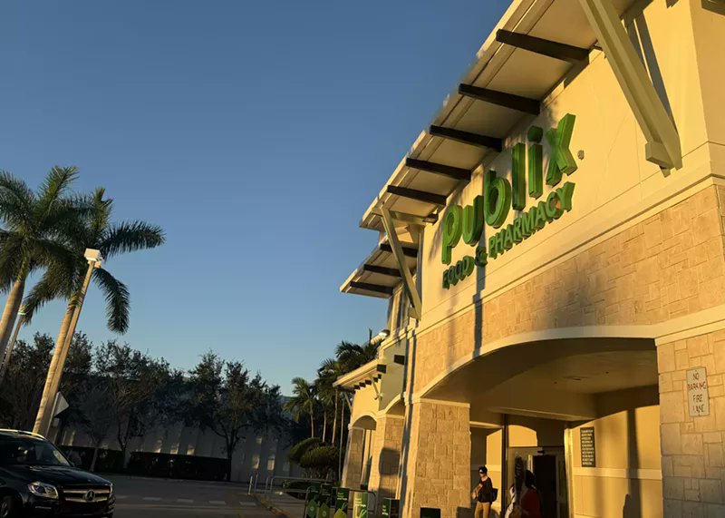 PaoloforCervera's tweet photo. Set Sail for Pub Subs! Hollywood Beach Gets Waterfront Grocery with Boat Parking

https://t.co/CYYdlPziTF https://t.co/E6r7IsaDxc