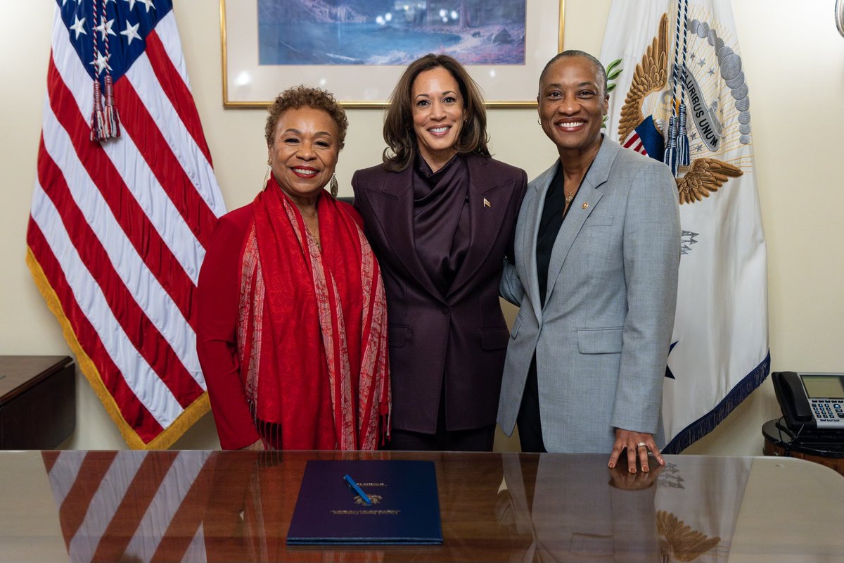RepBarbaraLee's tweet photo. I was proud to lead the effort with Senator Butler to award my dear friend and mentor, Shirley Chisholm, with the Congressional Gold Medal.

It's the highest civilian award Congress can bestow, and I was honored to be at the signing standing next to Vice President Kamala Harris. https://t.co/VhBj6pNaep