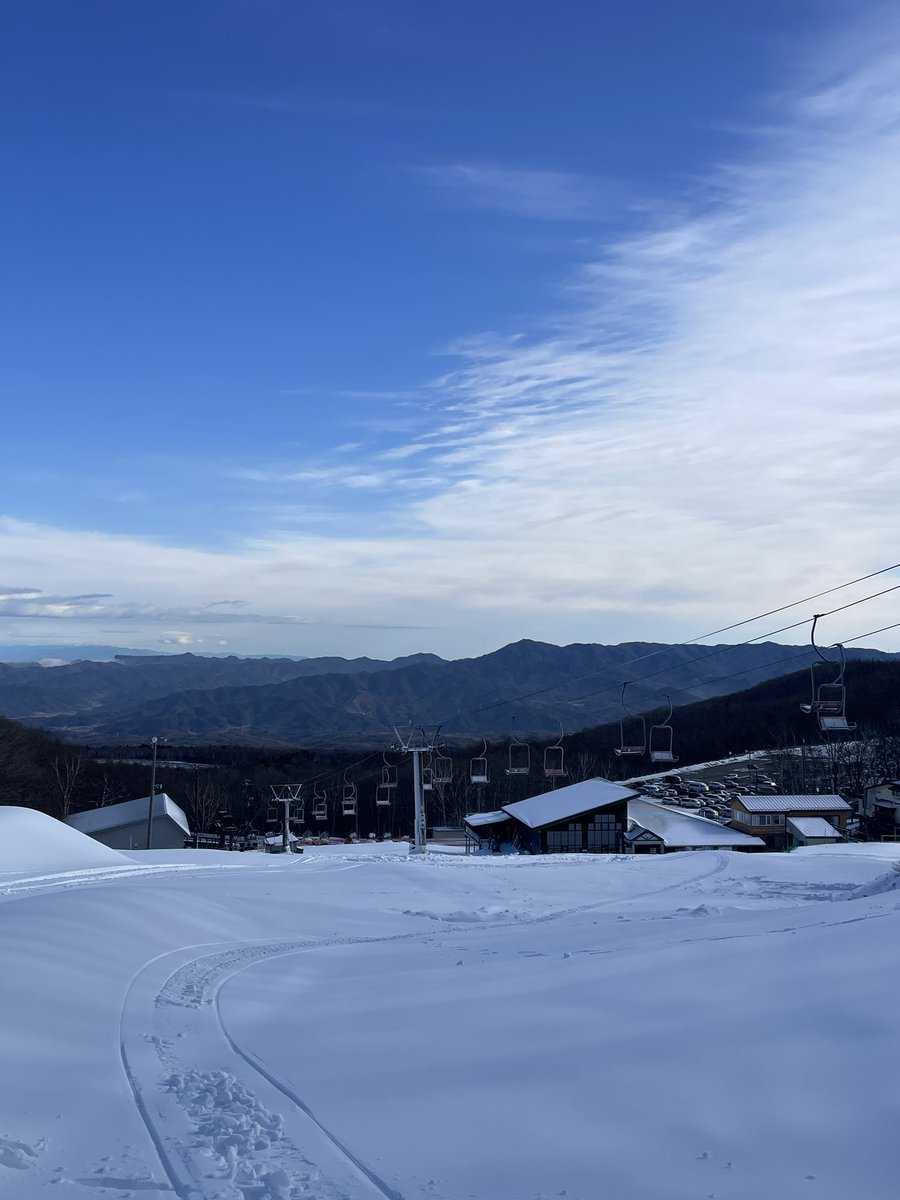 yachiho_ski's tweet photo. 【🥳コースOPEN最新情報‼️】
パーク派の皆さんお待たせしました❗️本日より冬スポパークがOPENです✌️
⁡
そして明日12日（木）から待望の第3コースがOPENとなります👏㊗️
⁡
更に朗報でファミリーコース&amp;リフトが14日（土）からOPEN決定 https://t.co/tVsDCCssIv