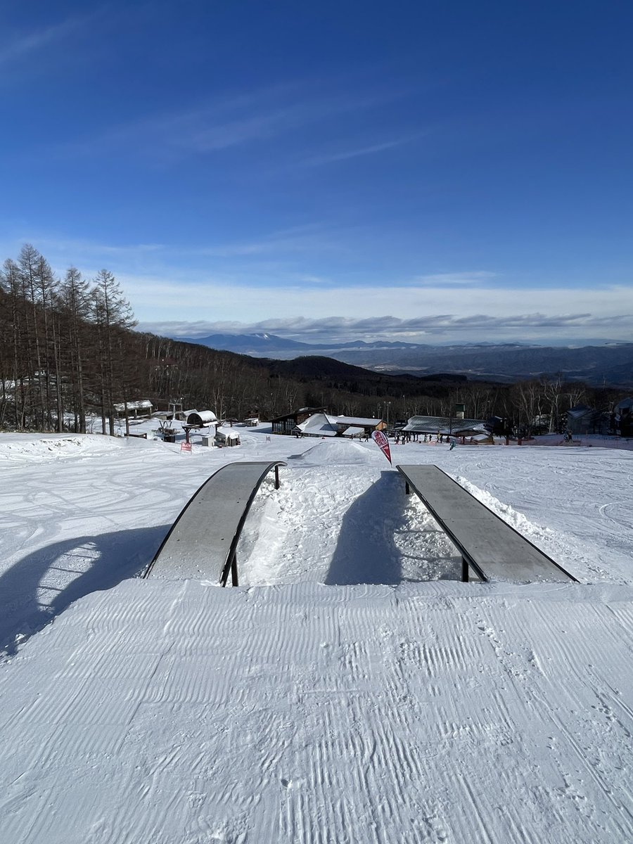 yachiho_ski's tweet photo. 【🥳コースOPEN最新情報‼️】
パーク派の皆さんお待たせしました❗️本日より冬スポパークがOPENです✌️
⁡
そして明日12日（木）から待望の第3コースがOPENとなります👏㊗️
⁡
更に朗報でファミリーコース&amp;リフトが14日（土）からOPEN決定 https://t.co/tVsDCCssIv