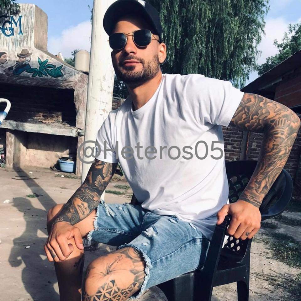 Heteros05's tweet photo. OTRO HETERO MAS 🔥🔥

DA RT 🔁 Y MG ❤️ PARA VER MAS HETEROS HERMOSO Y VERGONES 🍆🔥 https://t.co/KdNGAuEIRm