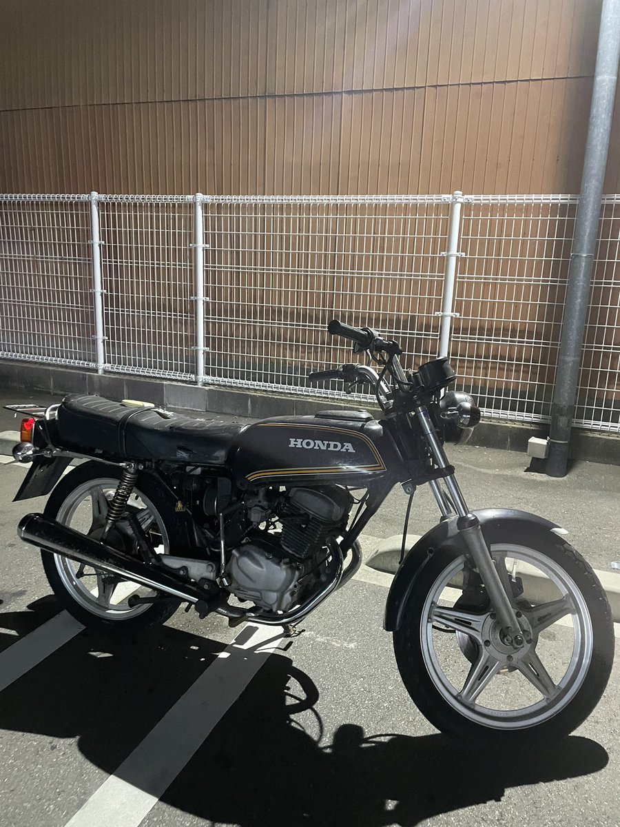 CBR400F_Y's tweet photo. xjr400 45万円 ほぼ純正 自賠責保険24ヶ月付
cb125t 15万円

OH代貯めないとなので売ります

 #売ります  #バイク #福岡 https://t.co/PKwSHsGzHy