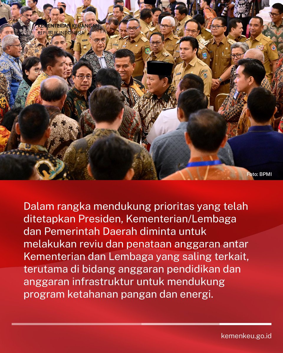 KemenkeuRI's tweet photo. Presiden @prabowo menyampaikan pesan penting terkait pengelolaan #UangKita kepada Kementerian/Lembaga dan Pemerintah Daerah. 🫡

Mau tahu rincian alokasi #APBN2025 dalam mendukung program prioritas pemerintah di tahun 2025? 
Cek di sini https://t.co/VFBvacj3Fx

#DIPA2025 https://t.co/QGyB3FDryp