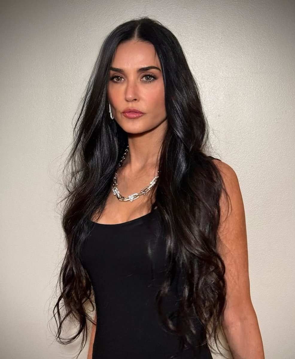 PopCulture2000s's tweet photo. wow demi moore at 62 https://t.co/PBLeBQlITf