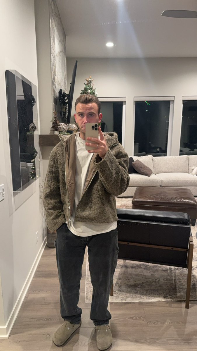 Jaredcantmiss's tweet photo. Might just have to repeat this fit tomorrow https://t.co/v8mUBiRPXt