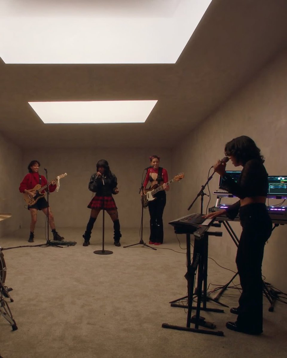 🎧 Ya escucharon el Live From Vevo Studios 
🎙️ de <a href="/darumasband/">DARUMAS</a> 
✨ Con Cero de Cien 🎶
😎 Nos pone de buena vibra 

youtu.be/15sh8qSvcv8?si…

#Darumas