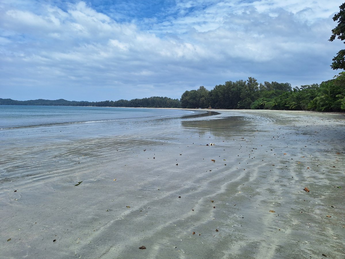 CR1337's tweet photo. A life spent exclusively in front of a monitor is no life at all - go out, travel around the world, see how beautiful it can be! https://t.co/WxfmB679VX