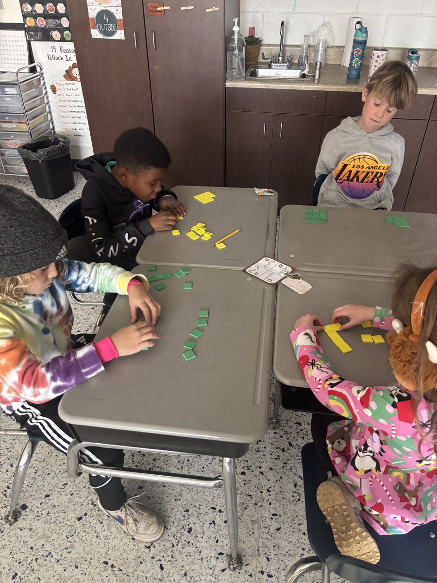 Miss Pellock ♡ tweet media