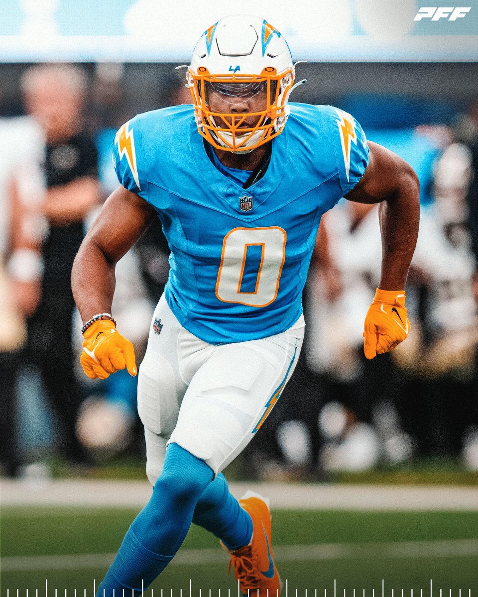 Daiyan Henley among LBs in Week 14:

⚡ 84.4 PFF grade (5th)
⚡ 90.1 coverage grade (T-2nd)
⚡ 2 pressures
⚡ 1 forced incompletion