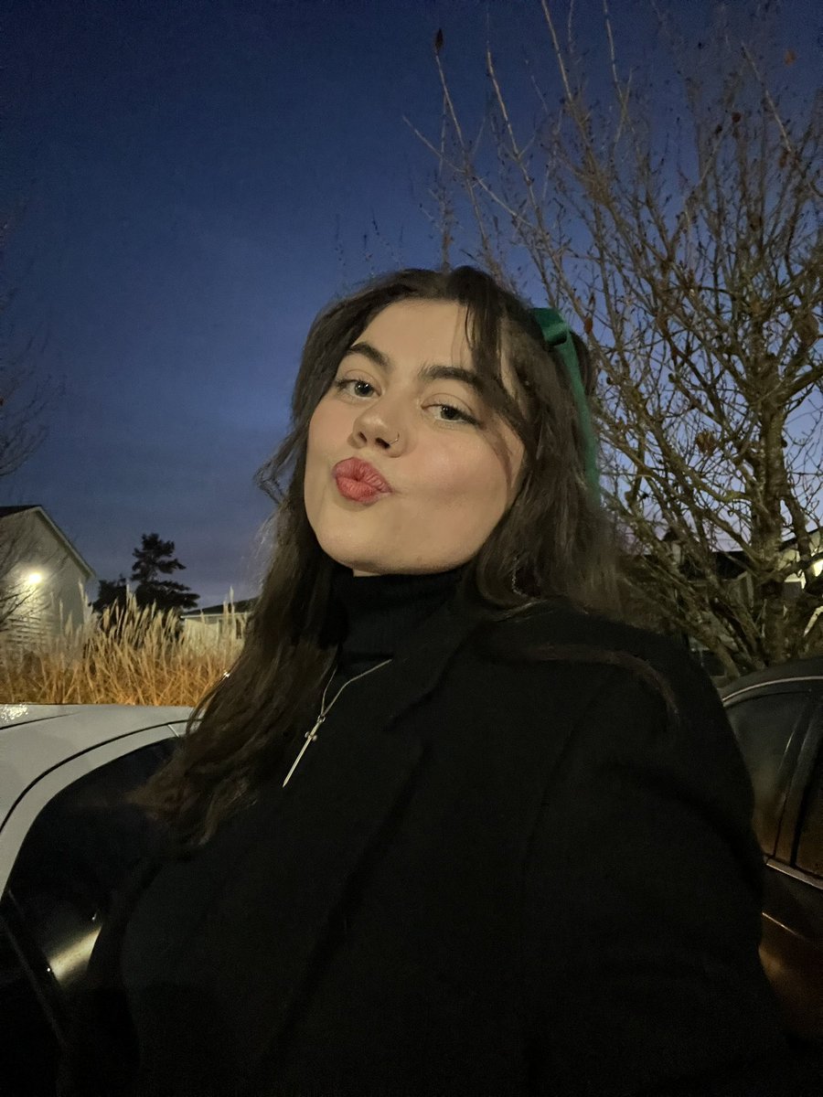 brookelynep's tweet photo. being 22 has been so sexy, i’m not sure how 23 will compare https://t.co/Kkb4Id0EOs