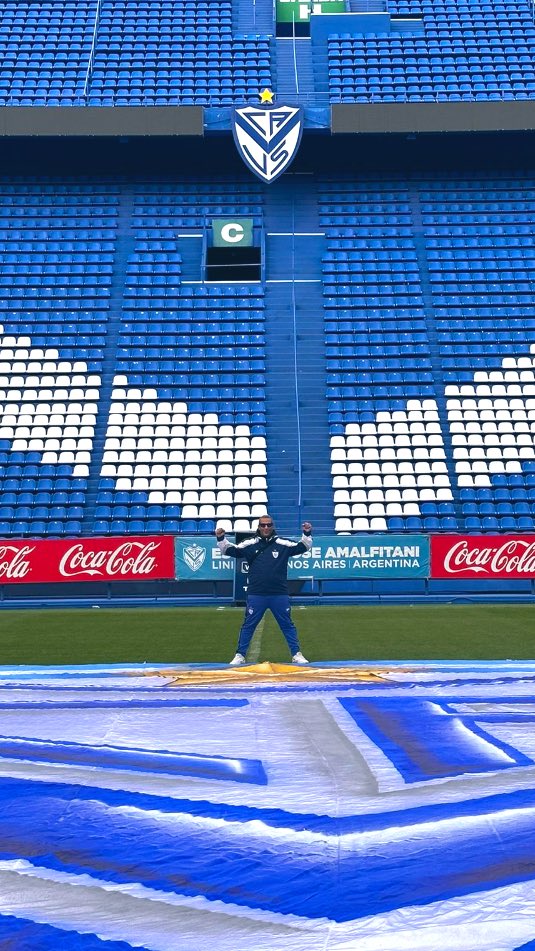 Allá vamos otra vez, con la misma ilusión que la primera vez, 
Después de vivir 15 de los 16 títulos de Velez lo único que puedo hacer es agradecer a la vida ser hincha de este club y prometerle que pase lo que pase 
Siempre voy a estar ahí!
Velez va y nosotros atrás…
SIEMPRE…