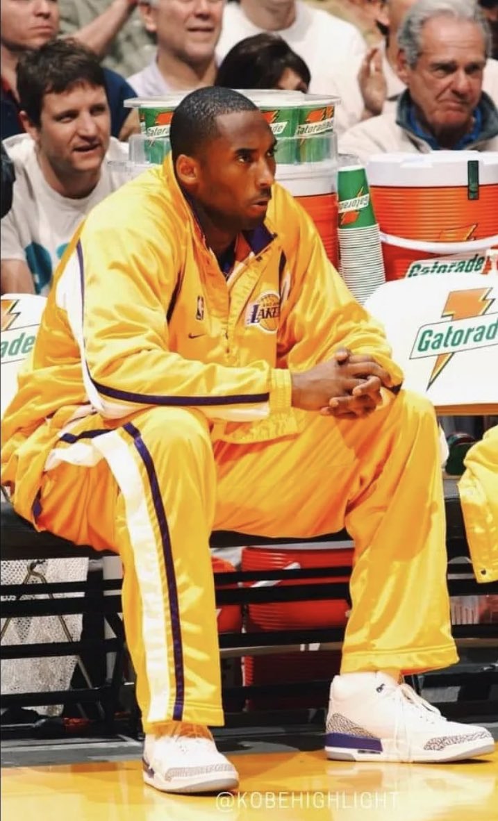 WhozMEECH's tweet photo. Kobe in the 2006 season was laughable 

80 games played 
-56 times scoring 30+ 
-27 times scoring 40+ 
-6 times scoring 50+
-2 times scoring 60+ 
-8 times with 4 consecutive 30pt games 
-5 times with 5 consecutive 30pt games 
-3 times with 8 consecutive 30pt games 
-7 times with back to back 40+ games 

35.4PPG on mostly Jump Shots AND 1ST TEAM ALL DEFENSE. The biggest threat from all 3 levels of the floor of all time. Watch these highlights. All bottoms of the net this is crazy. Kobe was still in his young athletic prime and the game came easy to him. And his skill this year peaked at an all time high which the league has never seen in its history considering his threat from 3Pt range. 

Just insane offensive production. A machine. You have to be totally locked in to move like this. No one can “decide to do this”. This happens when athletic peak meets all time skill.