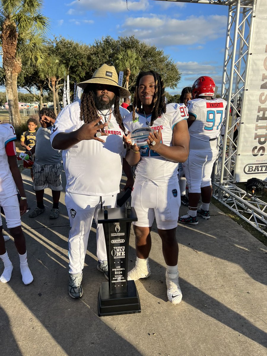 KashJacksonQBK's tweet image. Ended my youth football career as a National Champion 🦍💩🏁 I am thankful for the opportunities I had to touch as many fields as I did! I met a lot of great players was coached up by some of the greatest!!!! This next chapter bout to be LIT!! #90Out #ClassOf2029 @Battle