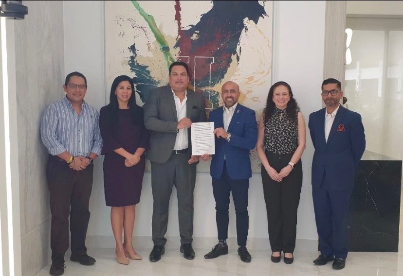 ClusterLogEc's tweet photo. ¡ Grandes noticias !

ASOLOG y Clúster Logístico del Ecuador firman Convenio de colaboración institucional con Universidad Espíritu Santo

Nuestros representantes Carlos Luis Burgos, Karen González y Fernando Rojas Uribe con los representantes de UEES Isidro Fierro, Ph.D, MBA y https://t.co/0ca4ohvN3n