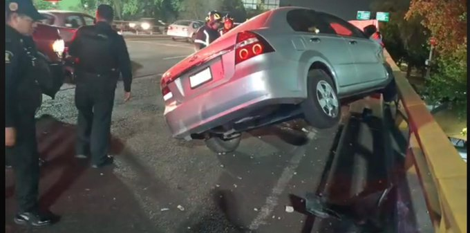 CorresponsalsMX's tweet photo. CAOS VEHÍCULAR ESTA NOCHE EN #MARINANACIONAL #CDMX
Un choque multiple en avenida #MarinaNacional provoca caos vehícular desde circuito interior pasando por #Tacuba y hasta #AquilesSerdan
#Evitalazona #traficolento
En el sitio se encuetran policías y gruas para llevarse a los vehículos involucrados.